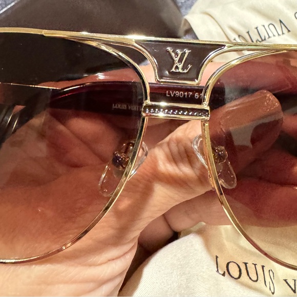 Gorgeous Louis Vuitton sunglasses brown with box! Pristine conditions - Picture 6 of 8